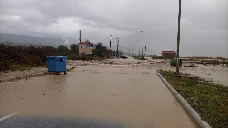 Καταστροφές και προβλήματα στη Λάρισα από την κακοκαιρία «Αθηνά»