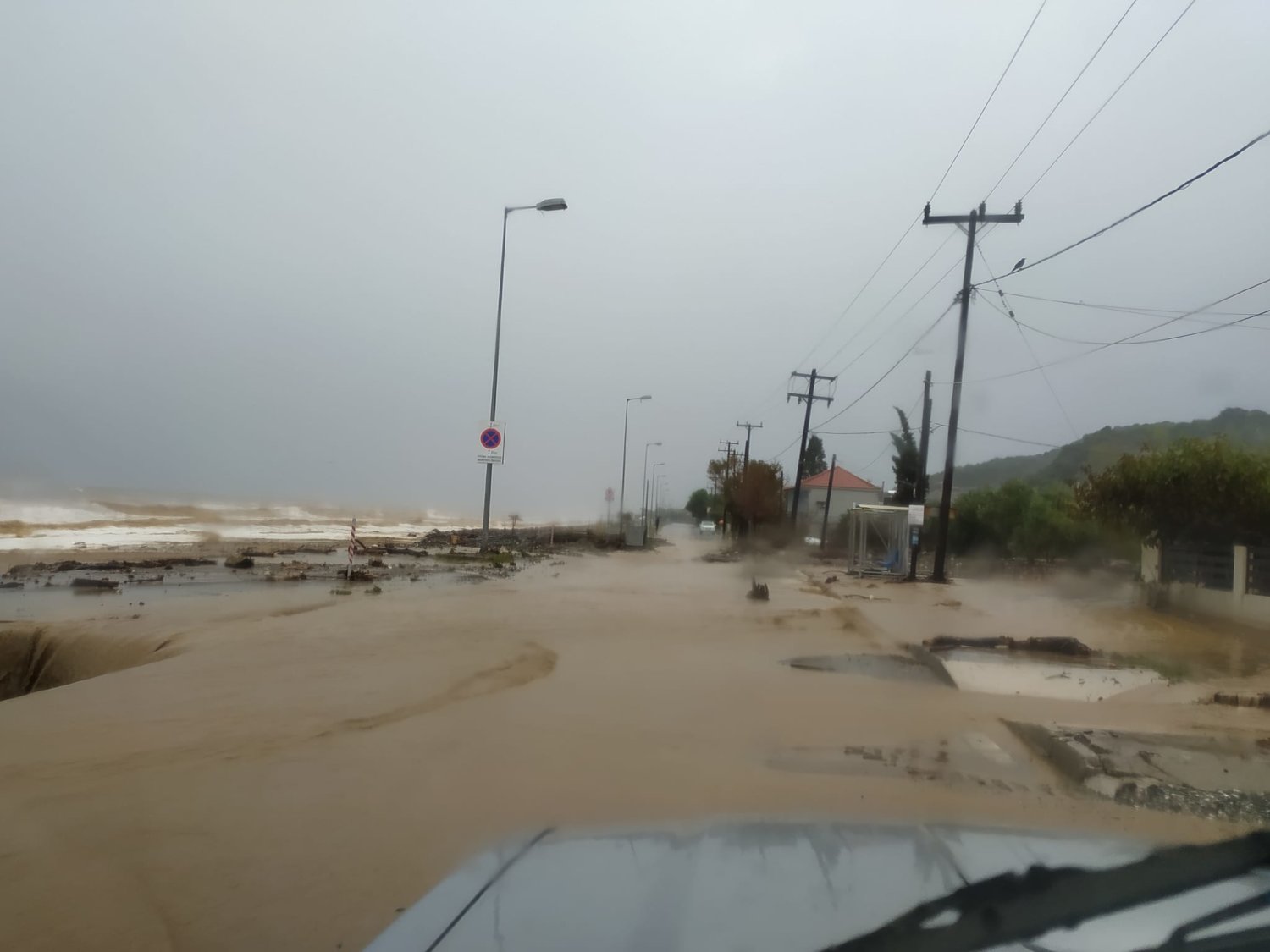 Καταστροφές και προβλήματα στη Λάρισα από την κακοκαιρία «Αθηνά»