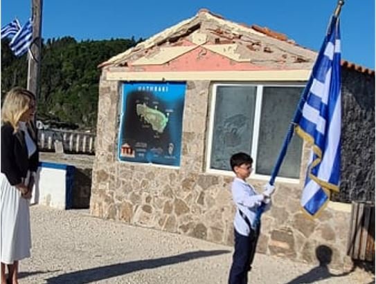 28η Οκτωβρίου: Συγκίνησε ο 9χρονος Τάσος που παρέλασε μόνος του στο Μαθράκι