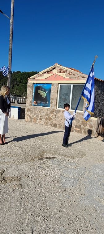28η Οκτωβρίου: Συγκίνησε ο 9χρονος Τάσος που παρέλασε μόνος του στο Μαθράκι