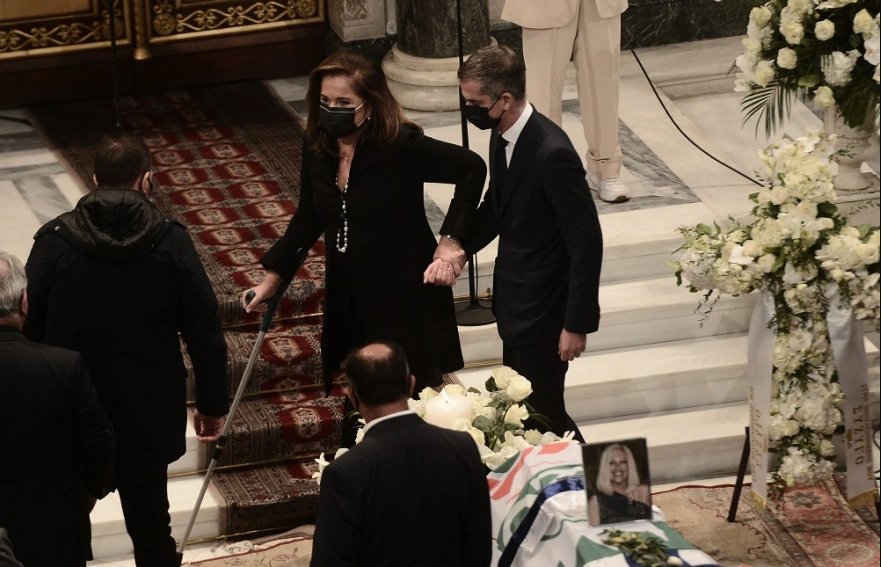 Η εξόδιος ακολουθία τελέστηκε χοροστατούντος του Αρχιεπισκόπου Αθηνών και Πάσης Ελλάδος Ιερωνύμου, ενώ ακολούθησαν τα συλλυπητήρια προς τους συγγενείς.