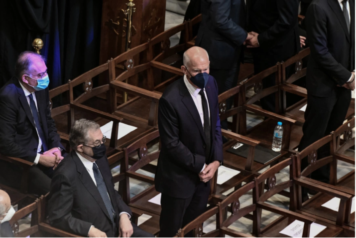 Η εξόδιος ακολουθία τελέστηκε χοροστατούντος του Αρχιεπισκόπου Αθηνών και Πάσης Ελλάδος Ιερωνύμου, ενώ ακολούθησαν τα συλλυπητήρια προς τους συγγενείς.