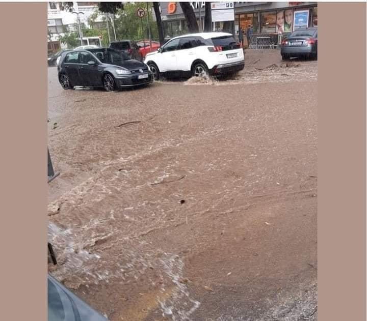 Χείμαρροι οι δρόμοι σε Κηφισιά, Νέα Ερυθραία και Εκάλη