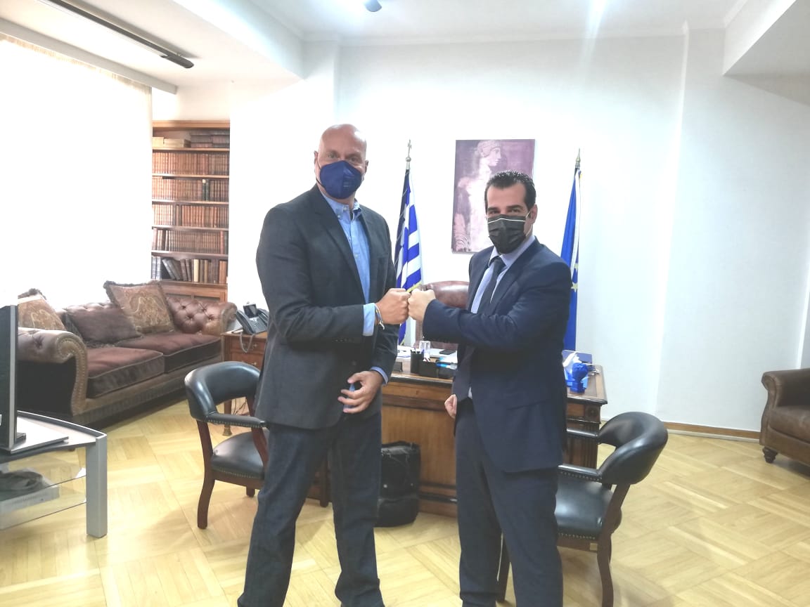 O υπουργός Υγείας, Θάνος Πλεύρης, συναντήθηκε σήμερα με τον Καθηγητή Θεοκλή Ζαούτη, ο οποίος αναλαμβάνει τη θέση του προέδρου του ΕΟΔΥ.