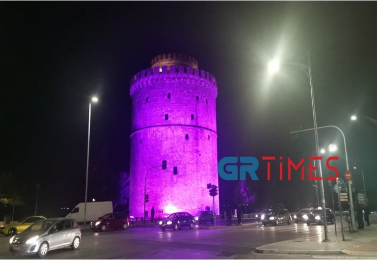 Με μωβ χρώμα φωταγωγήθηκε ο Λευκός Πύργος για Παγκόσμια Ημέρα Προωρότητας. Πρόκειται για μια πρωτοβουλία του «Ηλιτόμηνον» και πραγματοποιήθηκε με την αρωγή του Δήμου Θεσσαλονίκης και της Εφορείας Αρχαιοτήτων, για τα παιδιά που γεννιούνται πρόωρα. Tο μωβ χρώμα στο μνημείο του Λευκού Πύργου συγκέντρωσε τα βλέμματα των περαστικών με πολλούς να κάνουν στάση και να βγάζουν φωτογραφίες με τα κινητά τους τηλέφωνα, αναφέρει το grtimes.