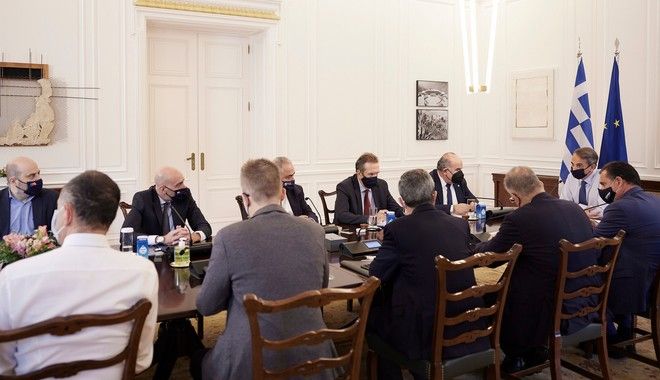 Με εκπροσώπους των φορέων του εμπορίου και της εστίασης είχε σύσκεψη στο Μέγαρο Μαξίμου ο Πρωθυπουργός, Κυριάκος Μητσοτάκης.