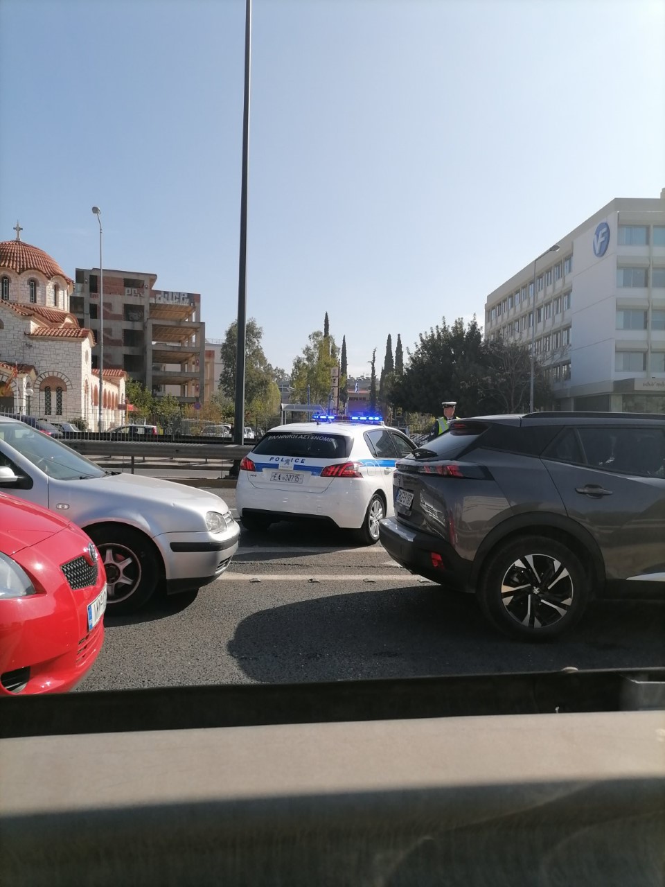 Κλειστή η Κηφισιάς στο Μαρούσι λόγω συγκέντρωσης αρνητών του εμβολίου