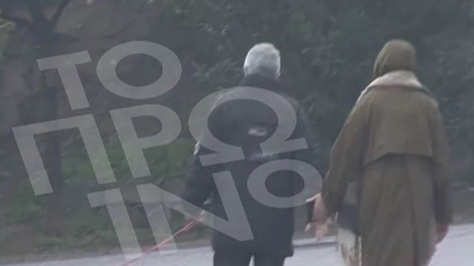 Στάθης Παναγιωτόπουλος: Χέρι-χέρι με τη σύζυγό του, μία μέρα αφού αφέθηκε ελεύθερος