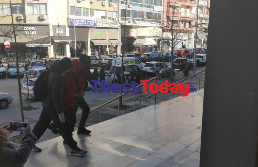 Θεσσαλονίκη: Στον εισαγγελέα οι συλληφθέντες από τις εφόδους σε συνδέσμους οπαδών