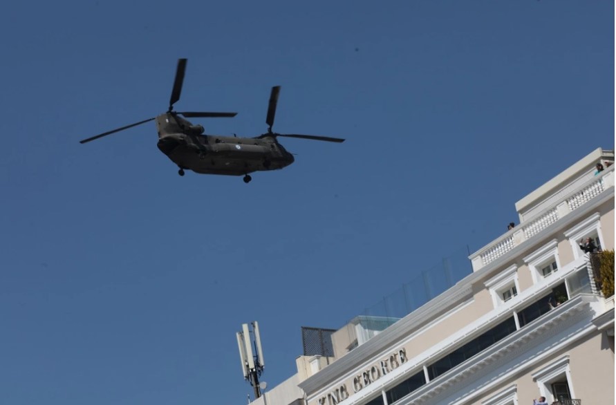 25η Μαρτίου: Μεγαλειώδης στρατιωτική παρέλαση με μεγάλη παρουσία κόσμου στην Αθήνα