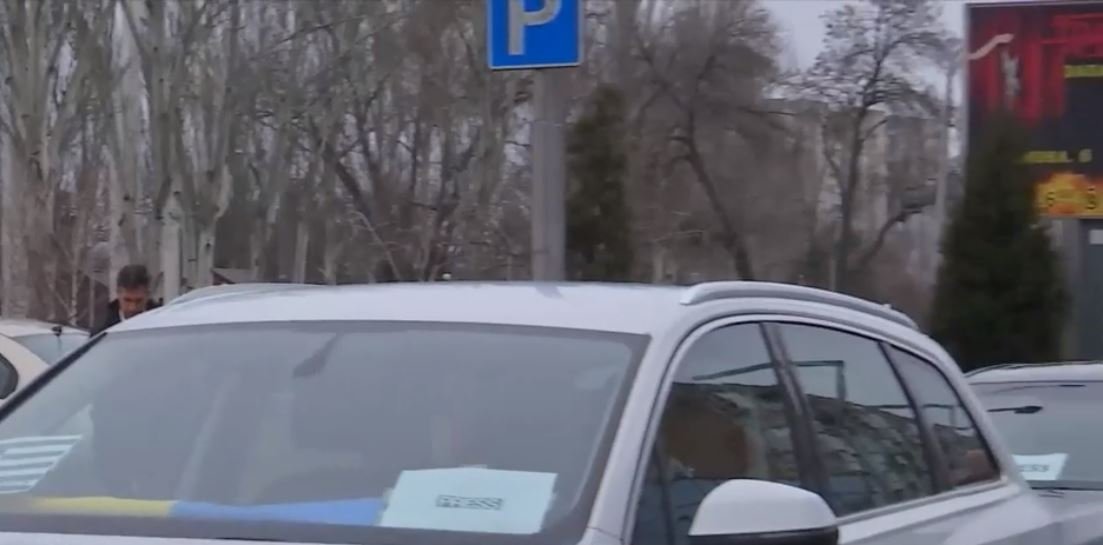 Ουκρανία: Αναχώρησε από τη Ζαπορίζια το κομβόι Ελλήνων που εγκατέλειψε τη Μαριούπολη (Photos)