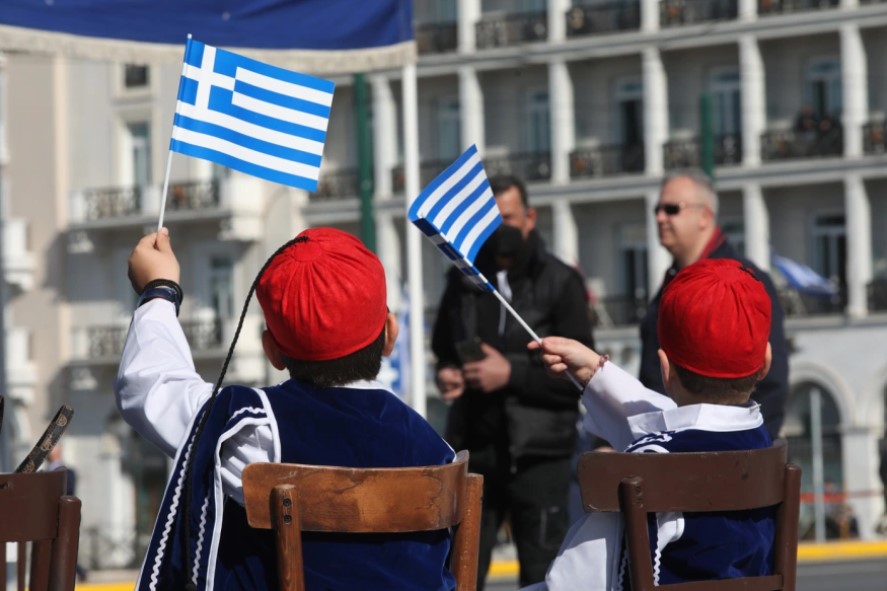25η Μαρτίου: Μεγαλειώδης στρατιωτική παρέλαση με μεγάλη παρουσία κόσμου στην Αθήνα