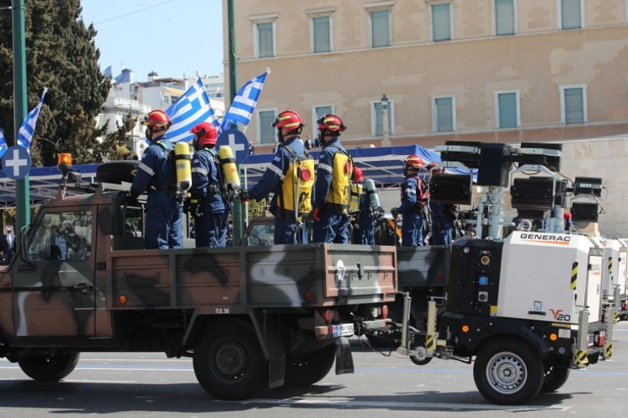 25η Μαρτίου: Μεγαλειώδης στρατιωτική παρέλαση με μεγάλη παρουσία κόσμου στην Αθήνα