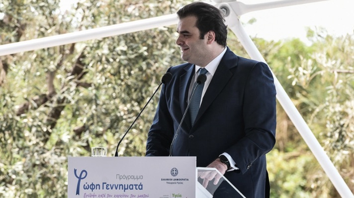 Η αναλυτική και επίσημη παρουσίαση του εθνικού προγράμματος προσυμπτωματικού ελέγχου για τον υπ’ αριθμόν ένα καρκίνο που εκδηλώνει ο γυναικείος πληθυσμός, αλλά και ο οποίος προλαμβάνεται, γίνεται αυτή την ώρα στο Κέντρο Πολιτισμού «Σταύρος Νιάρχος». Αυτή την ώρα είναι στο βήμα ο πρωθυπουργός. Παρόντες είναι ο σύζυγος της Φώφης Γεννηματά και τα παιδιά της.