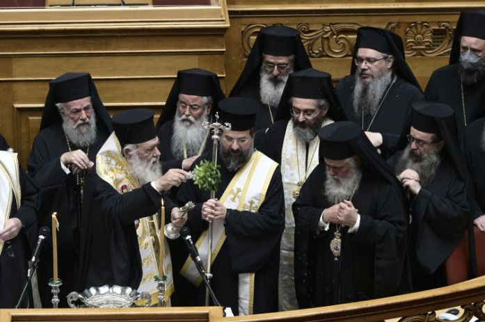 Βουλή: Αγιασμός με χαμόγελα και «πηγαδάκια» - Οι παρουσίες και οι απουσίες