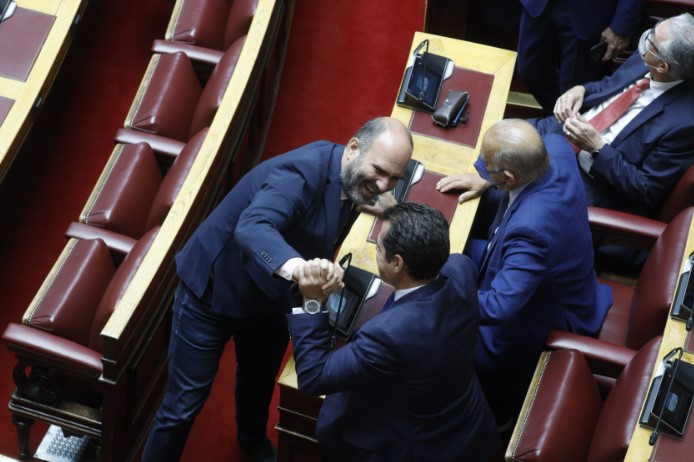 Βουλή: Αγιασμός με χαμόγελα και «πηγαδάκια» - Οι παρουσίες και οι απουσίες