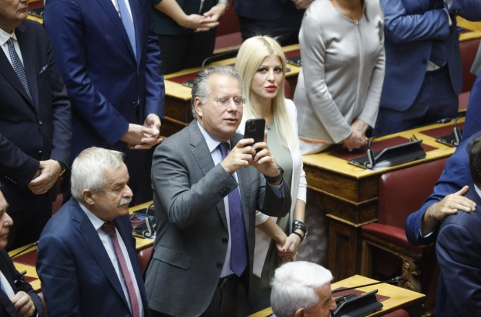Βουλή: Αγιασμός με χαμόγελα και «πηγαδάκια» - Οι παρουσίες και οι απουσίες