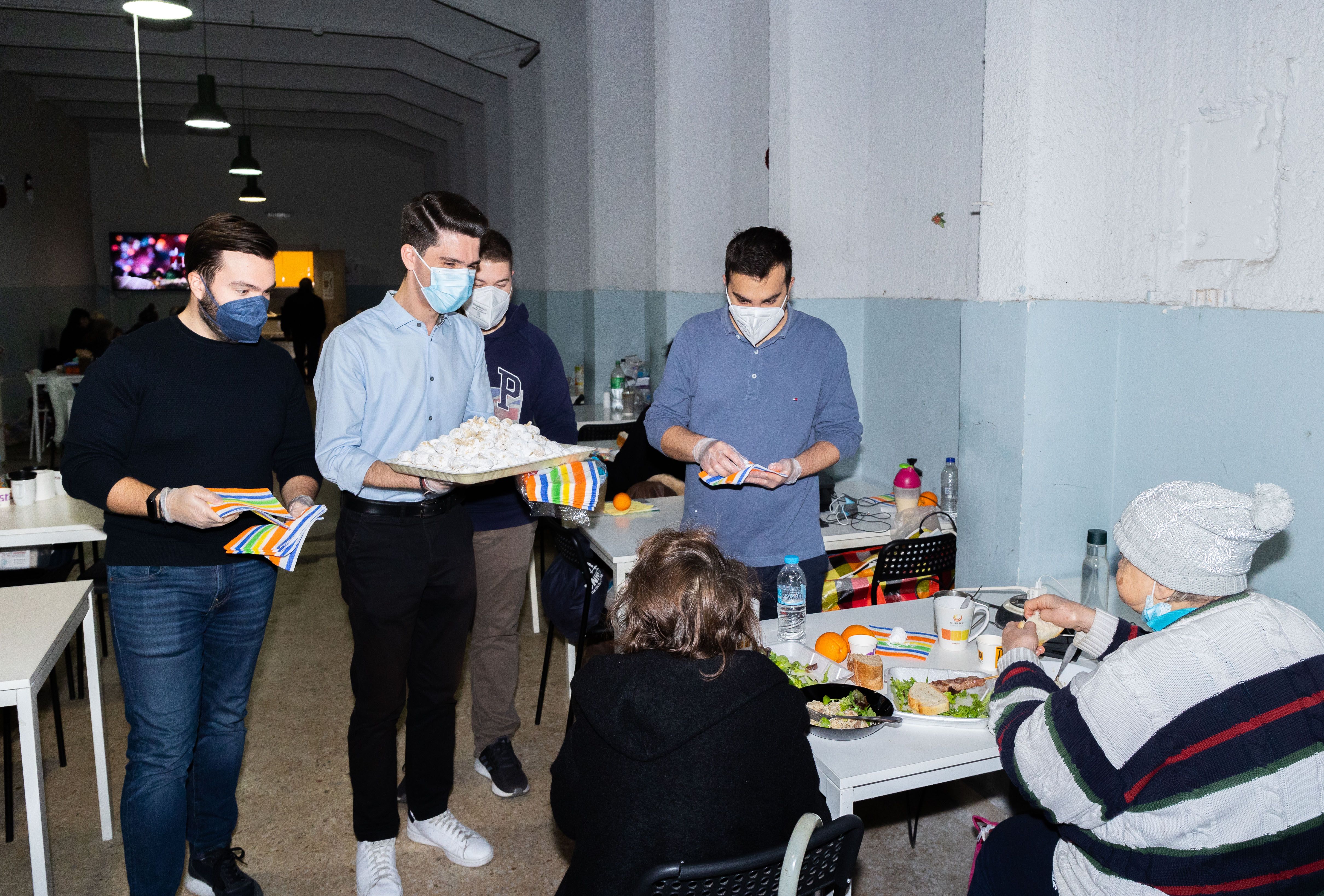 ΟΝΝΕΔ: Γεύματα αγάπης στις δομές αντιμετώπισης της φτώχειας του ομίλου UNESCO Πειραιά και Νήσων