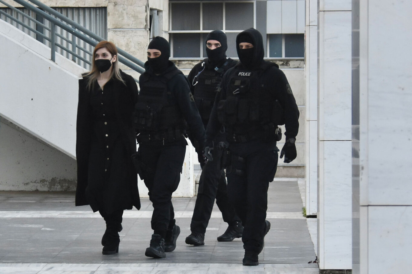 Στα δικαστήρια έφτασε λίγα λεπτά πριν τις 8:30 το πρωί η Ρούλα Πισπιρίγκου.