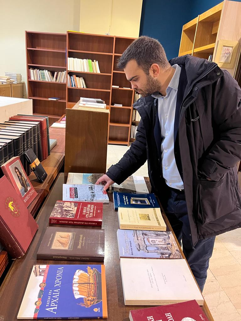 Η ΟΝΝΕΔ στηρίζει το Παλαιοβιβλιοπωλείο των αστέγων