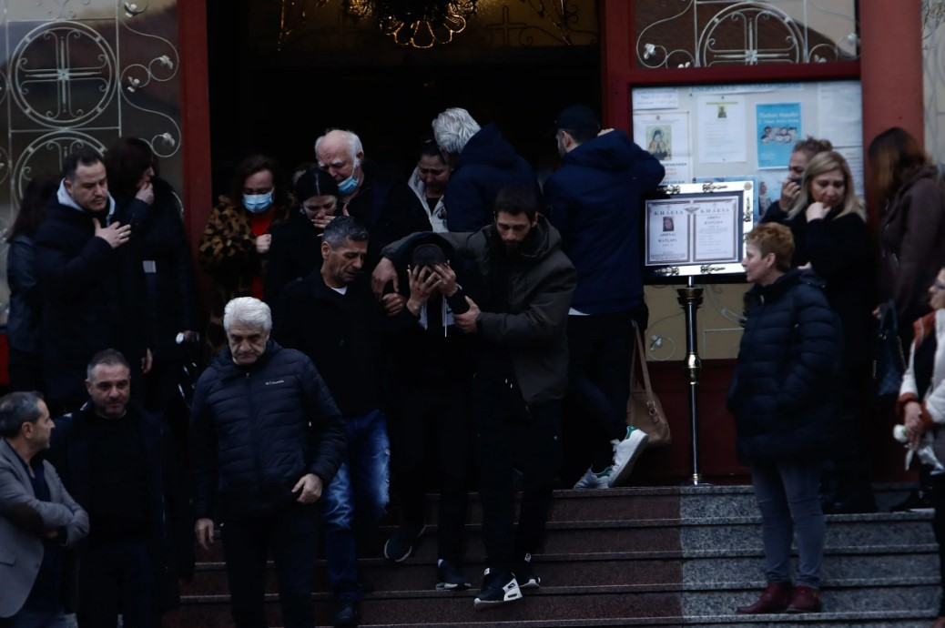 Τραγωδία στα Τέμπη: Θρήνος στην κηδεία της 34χρονης Αθηνάς στην Κατερίνη
