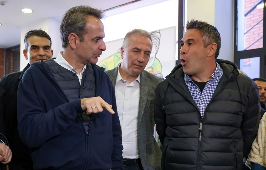 Αιχμηρό ήταν το σχόλιο του Πρωθυπουργού, Κυριάκου Μητσοτάκη, για τα ψηφοδέλτια του ΣΥΡΙΖΑ. «Τα ψηφοδέλτια ΣΥΡΙΖΑ προκάλεσαν γέλιο, δεν παραπέμπουν σε κόμμα με πρόταση διακυβέρνησης», τόνισε ο Κυριάκος Μητσοτάκης. Ο Πρωθυπουργός ξεκίνησε την επίσκεψή του στη Θεσσαλονίκη από το Εθνικό Κέντρο Έρευνας & Τεχνολογίας Ανάπτυξης (ΕΚΕΤΑ). Στη συνέχεια, ο Κυριάκος Μητσοτάκης θα επισκεφθεί περιοχές της δυτικής Θεσσαλονίκης, όπου θα δοθεί έμφαση, τον χώρο ανάπλασης του Περιαστικού Δάσους Αναψυχής στον Δήμο Παύλου Μελά