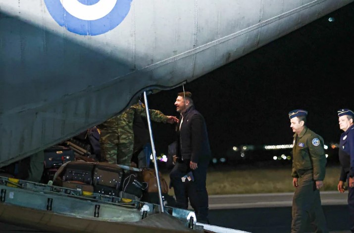 Προσγειώθηκε στην Ελευσίνα το C-130 με 39 απεγκλωβισμένους από το Σουδάν