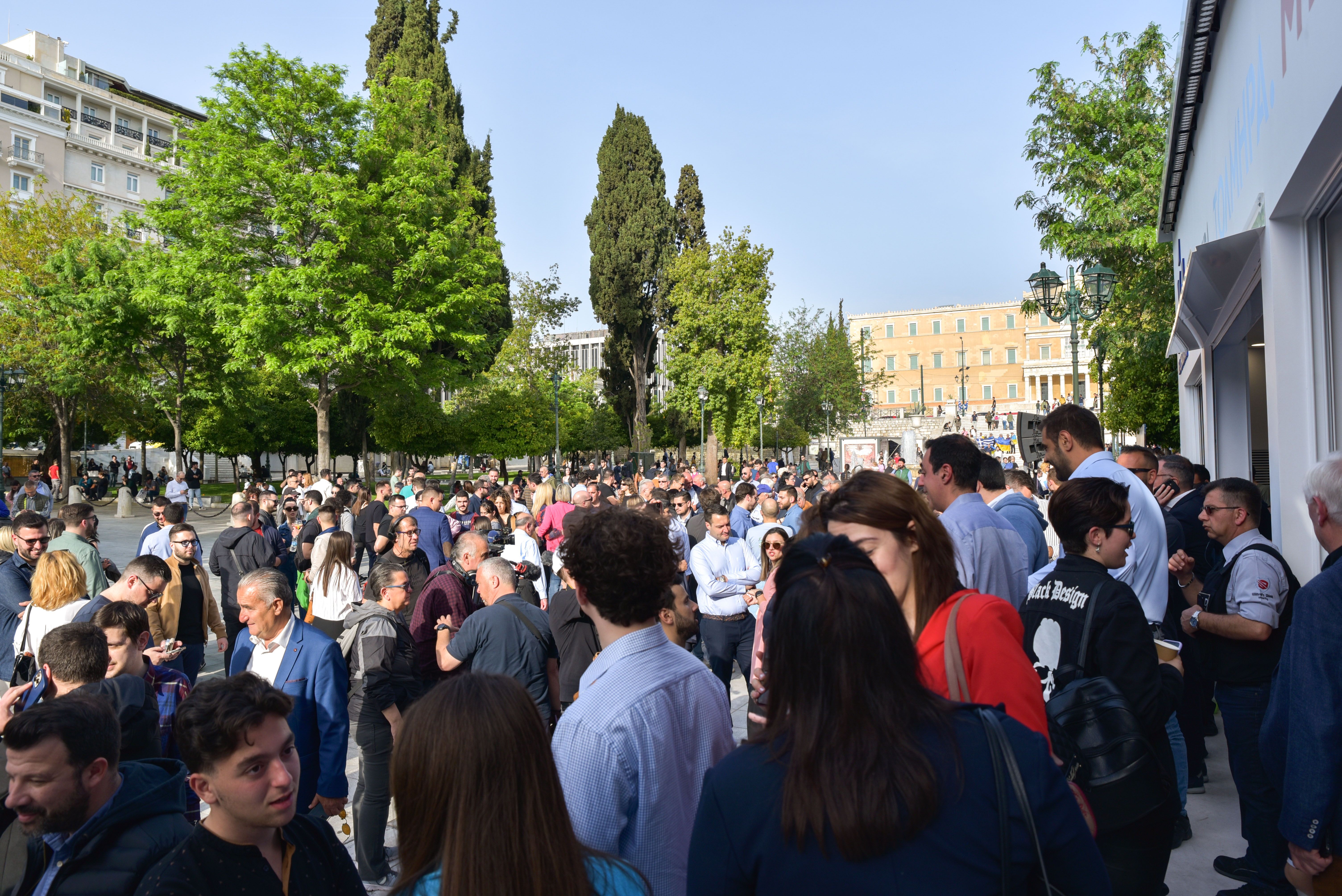 Μήνυμα νίκης από τις ΟΝΝΕΔίτισσες και τους ΟΝΝΕΔίτες που βρέθηκαν χτες στο Σύνταγμα