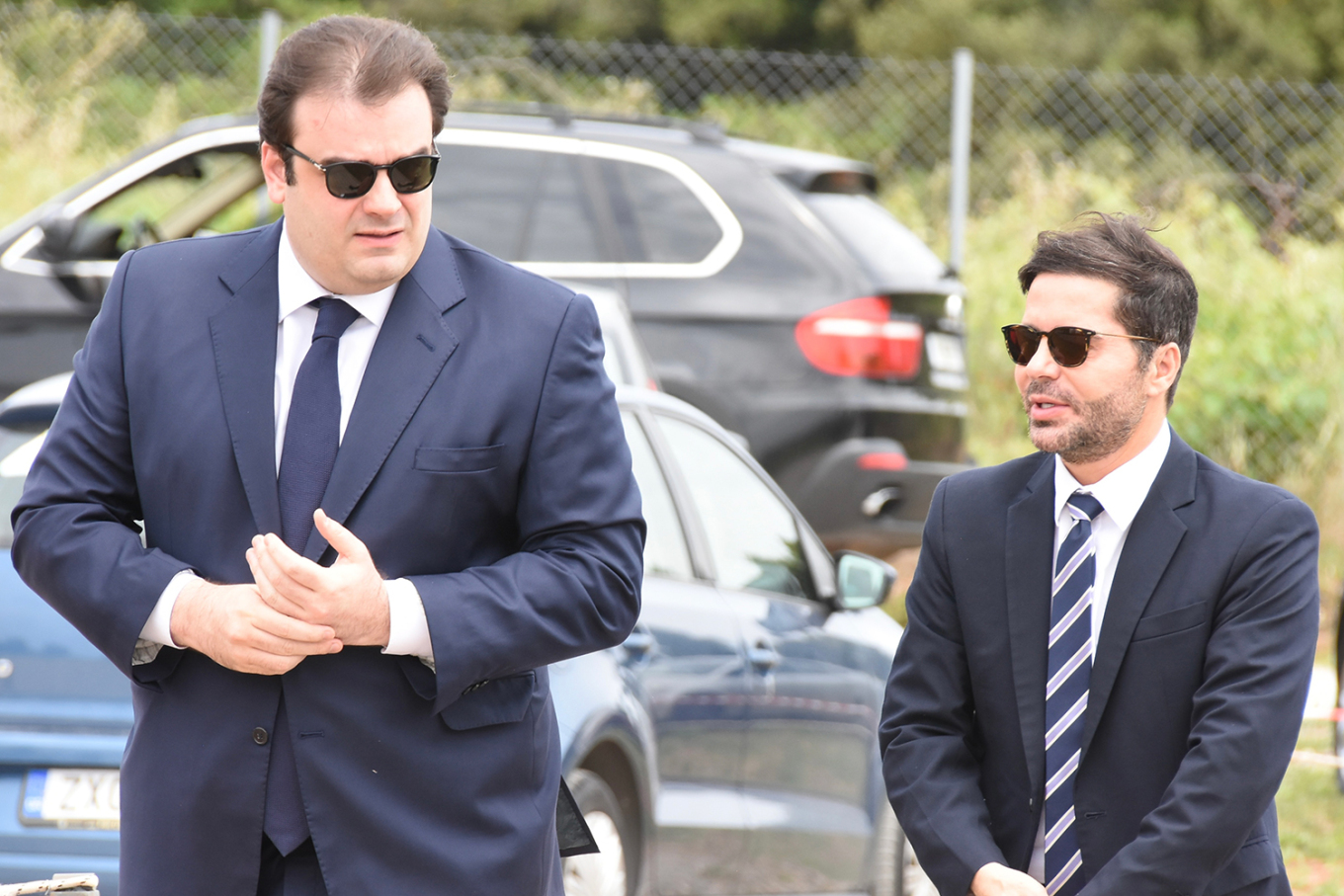 Στο αποτεφρωτήριο της Ριτσώνας είπαν συγγενείς, φίλοι και συνεργάτες το τελευταίο αντίο στον Θεόδωρο Πάγκαλο.