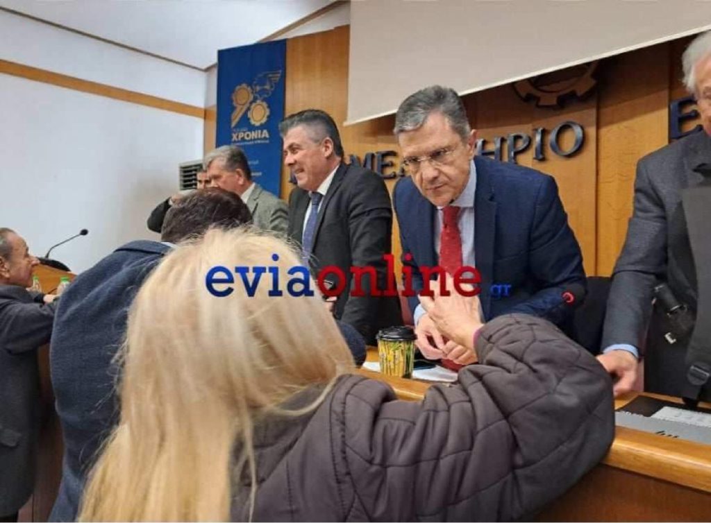Χαλκίδα: Πλήθος κόσμου με «βροχή» ερωτήσεων και απαντήσεων από το Γιώργο Αυτιά στο Επιμελητήριο Εύβοιας