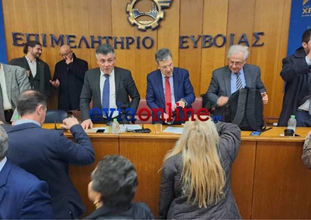 Χαλκίδα: Πλήθος κόσμου με «βροχή» ερωτήσεων και απαντήσεων από το Γιώργο Αυτιά στο Επιμελητήριο Εύβοιας