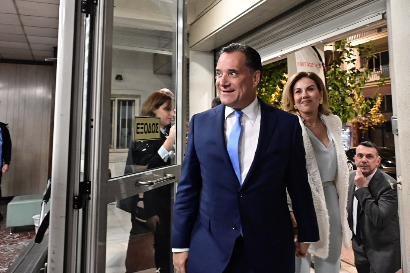 «Όμως έρχομαι με πολύ μεγάλο κέφι στο Υπουργείο Υγείας, είναι σα να επιστρέφω στο φυσικό μου περιβάλλον. Έχει πολύ μεγάλη ανθρωπιά αυτό το Υπουργείο, πολύ μεγάλη ευαισθησία, διαχείριση του ανθρώπινου πόνου», σημείωσε χαρακτηρίζοντας σπουδαίους τους ανθρώπους που το υπηρετούν. Ο κ. Γεωργιάδης κατά τη διάρκεια της παράδοσης - παραλαβής έστειλε ένα ισχυρό μήνυμα, υπέρ του εμβολιασμού. «Να εντείνουμε την προσπάθειά μας για τον εμβολιασμό, η πανδημία είναι παρούσα», τόνισε. «Με τη χθεσινή απόφαση του πρωθυπουρ