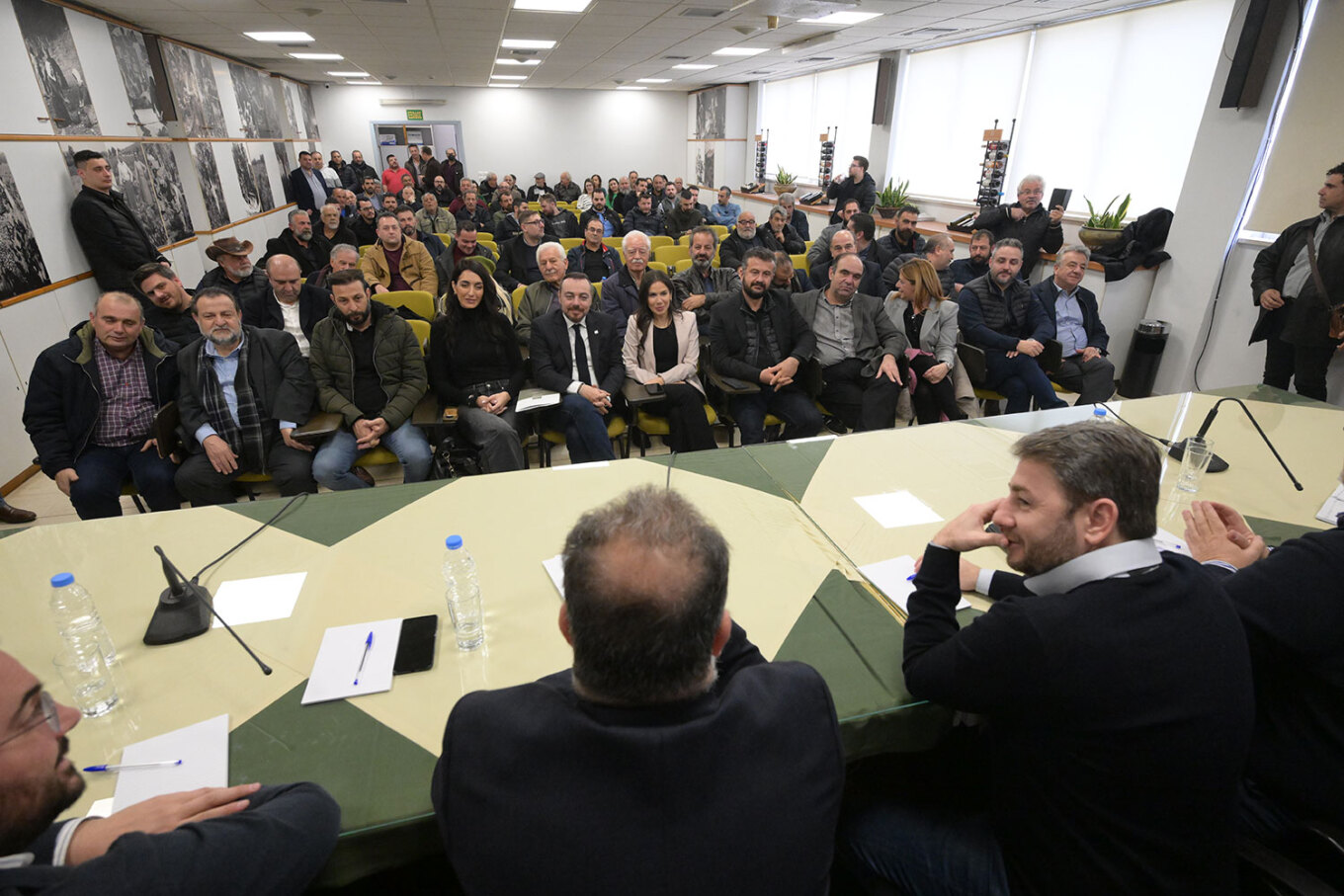 Ανδρουλάκης: Τα μέτρα της κυβέρνησης έχουν μόνο στόχο να γυρίσουν τα τρακτέρ πίσω