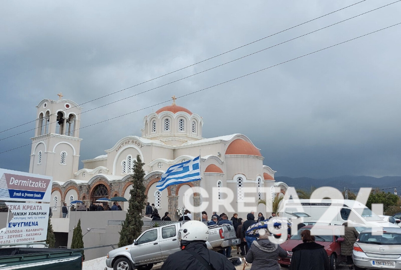 Κρήτη: Σε κλίμα οδύνης η κηδεία του 33χρονου Μανώλη που σκοτώθηκε από τη φωτοβολίδα