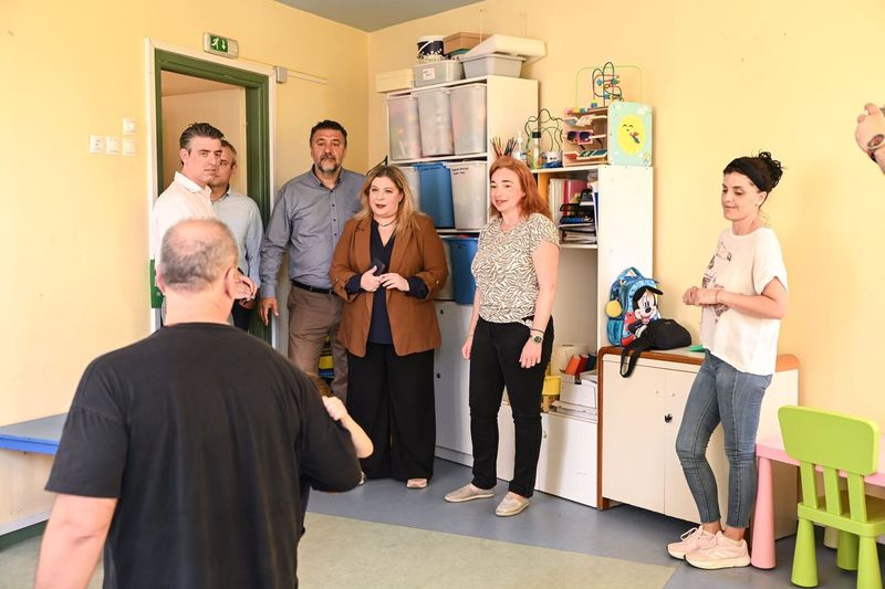 Ν.Δ.: Επίσκεψη της Μαρίας Συρεγγέλα στο Παλαιό Φάληρο