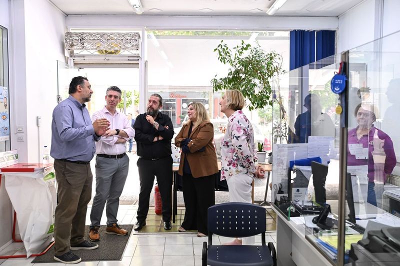 Ν.Δ.: Επίσκεψη της Μαρίας Συρεγγέλα στο Παλαιό Φάληρο