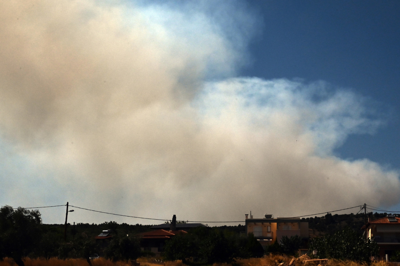 Μεγάλη φωτιά στην Κορινθία