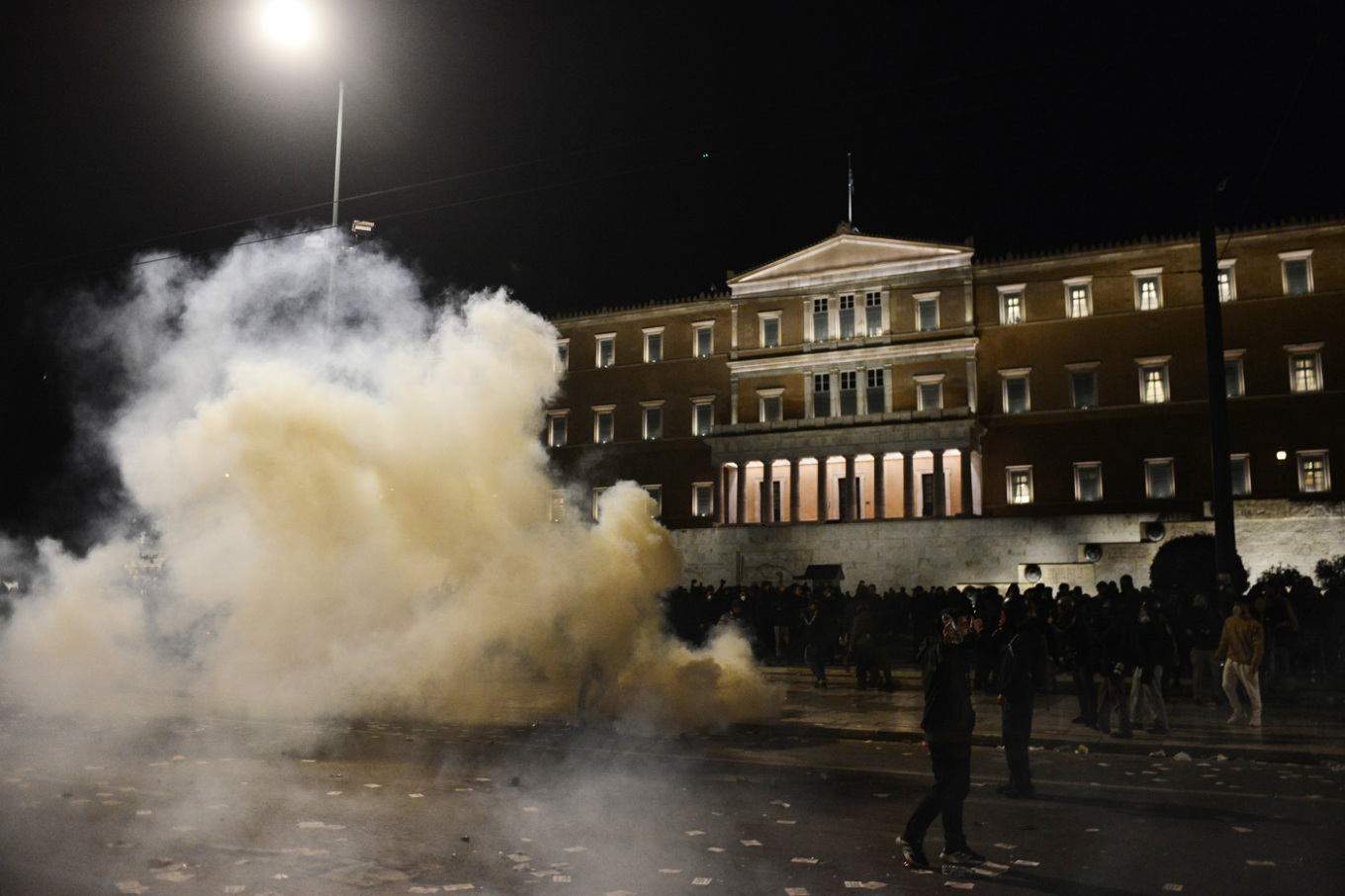 Σοβαρά επεισόδια μετά το συλλαλητήριο στο Σύνταγμα