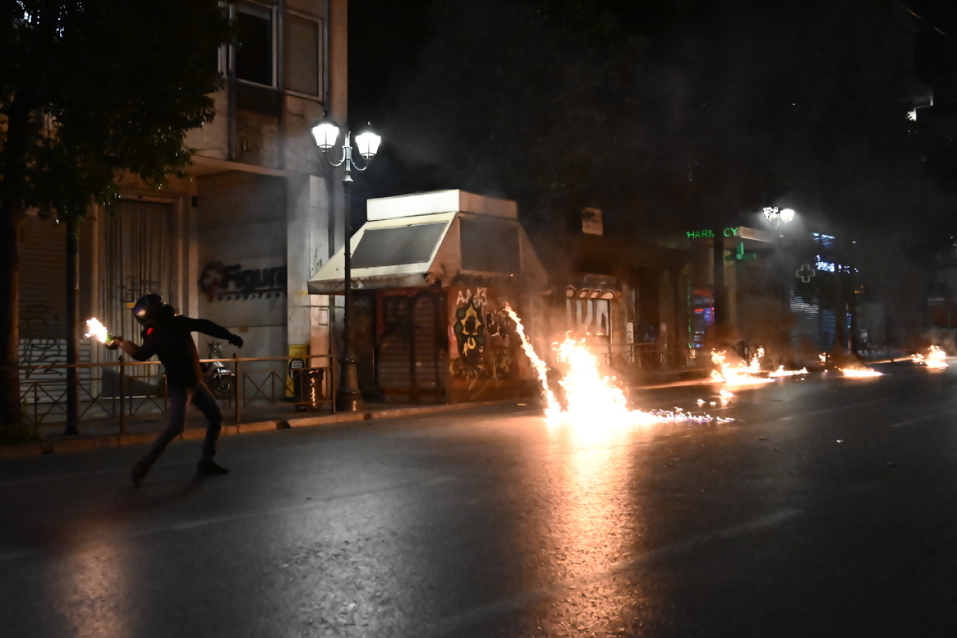 Σοβαρά επεισόδια μετά το συλλαλητήριο στο Σύνταγμα