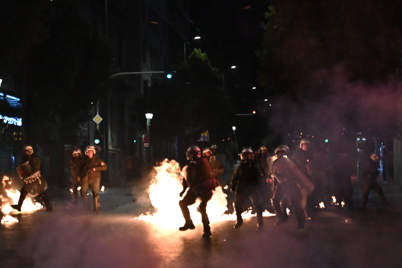Σοβαρά επεισόδια μετά το συλλαλητήριο στο Σύνταγμα