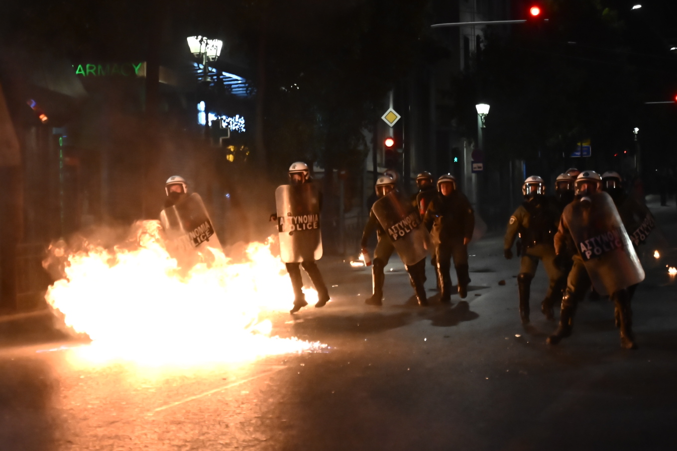 Σοβαρά επεισόδια μετά το συλλαλητήριο στο Σύνταγμα