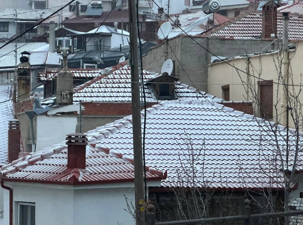 Λάρισα: Καθαρά Δευτέρα με χιόνι σε ορεινές περιοχές