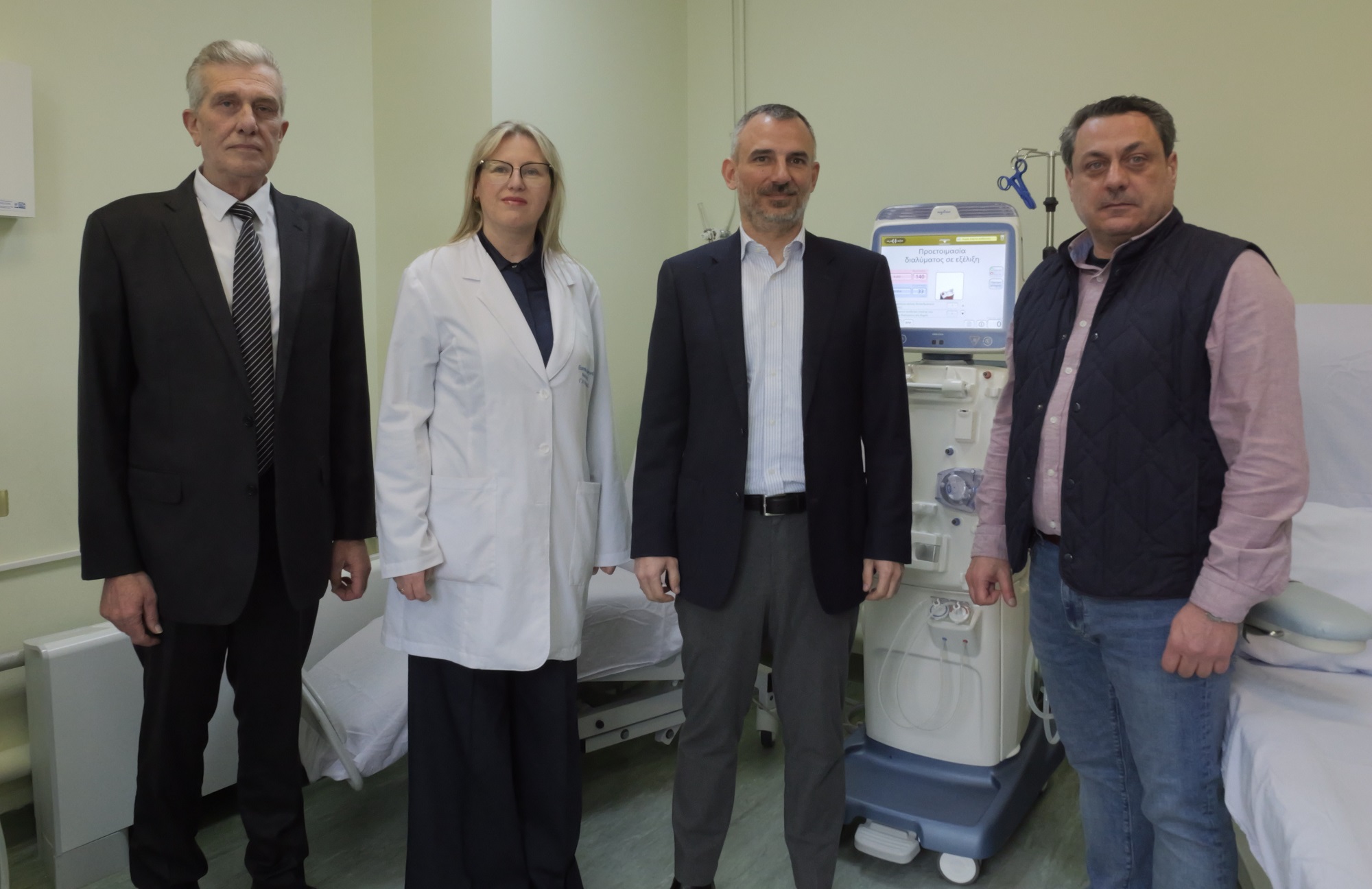 Γεώργιος Μάντσος, Διοικητής του Γενικού Νοσοκομείου Φλώρινας, Αθηνά Ευαγγέλου, Διευθύντρια Νεφρολόγος, Επιστημονικά Υπεύθυνη Μονάδος Τεχνητού Νεφρού στο Γενικό Νοσοκομείο Φλώρινας, Πάνος Γαβριήλ, Διευθυντής Εταιρικής Επικοινωνίας και Εταιρικής Υπευθυνότητας του ΟΠΑΠ, και Στυλιανός Αμανατίδης, συνεργάτης δικτύου ΟΠΑΠ στη Φλώρινα