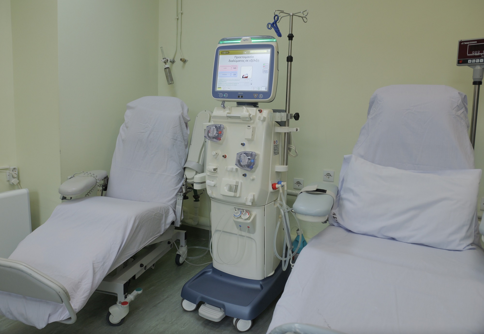 Το μηχάνημα εξωτερικής νεφρικής λειτουργίας που δώρισε ο ΟΠΑΠ στο Γενικό Νοσοκομείο Φλώρινας