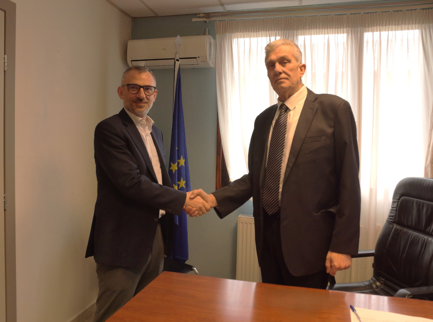 Ο Πάνος Γαβριήλ, Διευθυντής Εταιρικής Επικοινωνίας και Εταιρικής Υπευθυνότητας του ΟΠΑΠ, και ο Γεώργιος Μάντσος Διοικητής του Γενικού Νοσοκομείου Φλώρινας