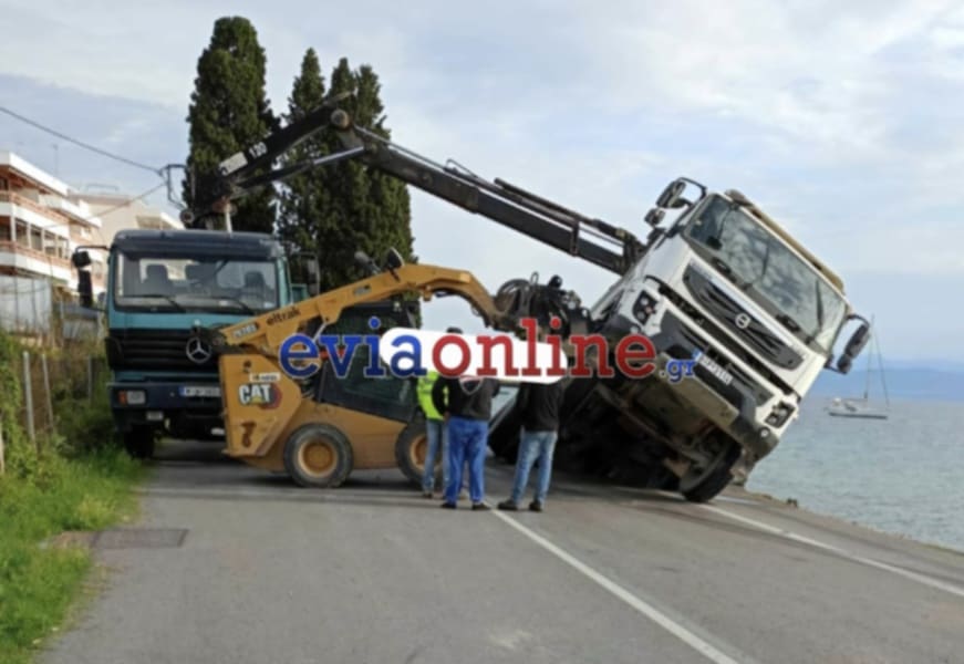 Εύβοια: Άνοιξε ο δρόμος… και κατάπιε φορτηγό σε παραλιακή οδό