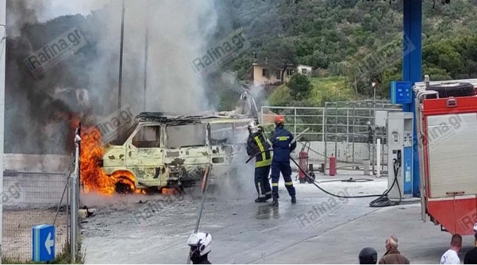 Λεωφόρος Μαραθώνος: Φωτιά σε όχημα σε υπαίθριο χώρο βενζινάδικου
