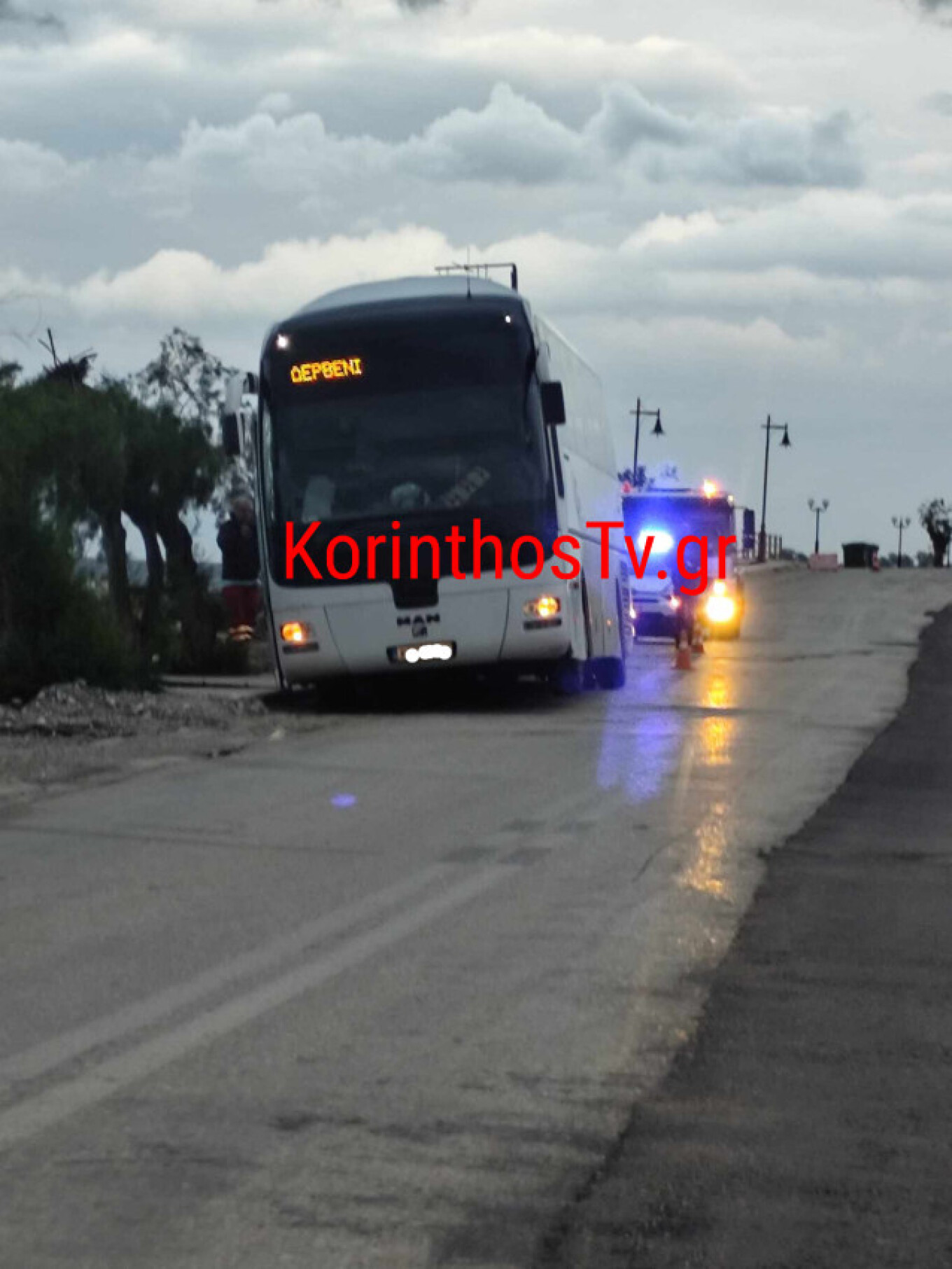 Καθίζηση στην Παλαιά Εθνική Κορίνθου-Πατρών την ώρα που περνούσε το ΚΤΕΛ
