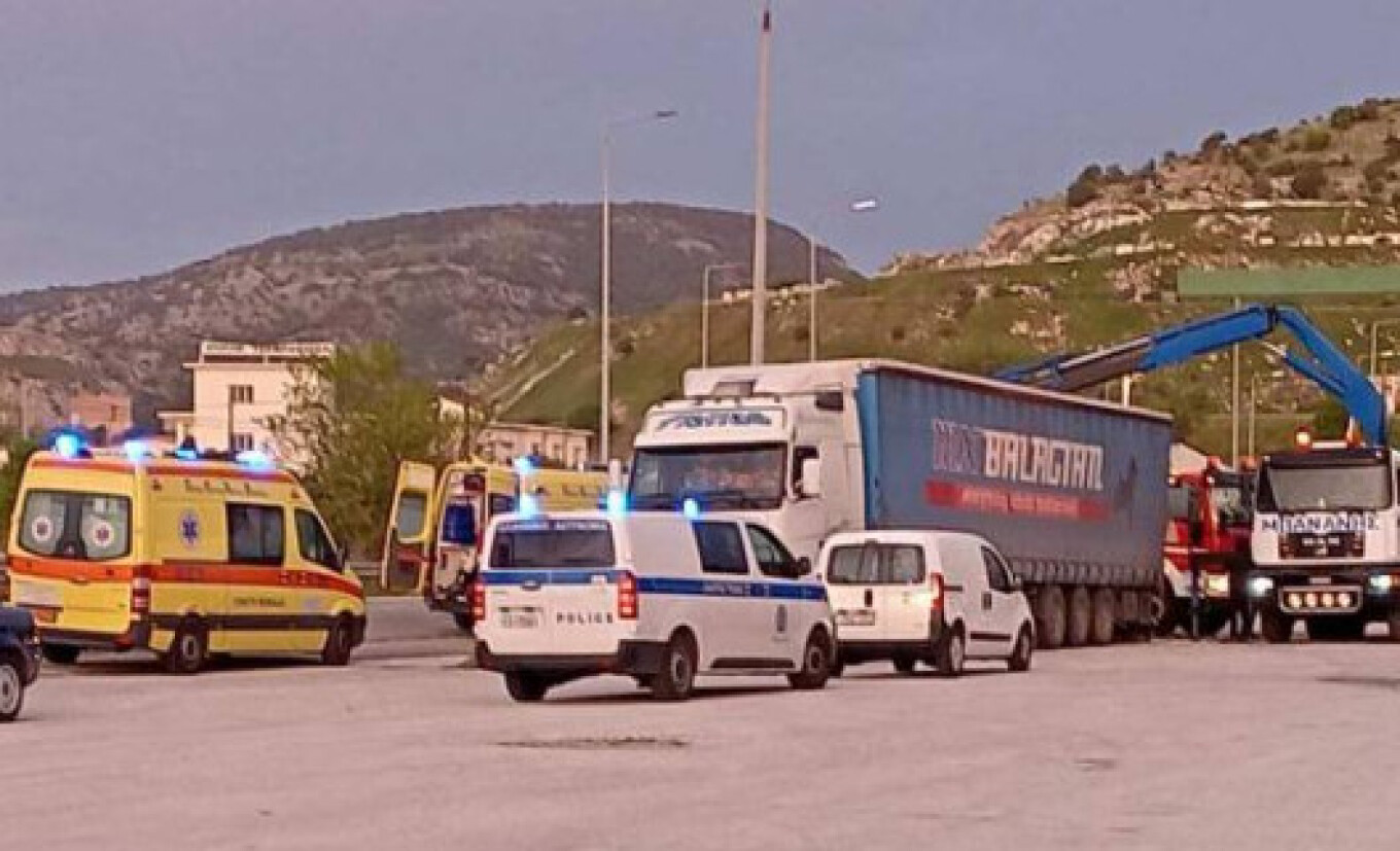 Καβάλα: Αυτοκίνητο συγκρούστηκε με φορτηγό
