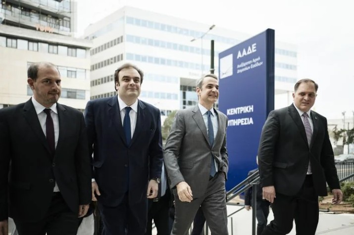 Στην ΑΑΔΕ ο Μητσοτάκης